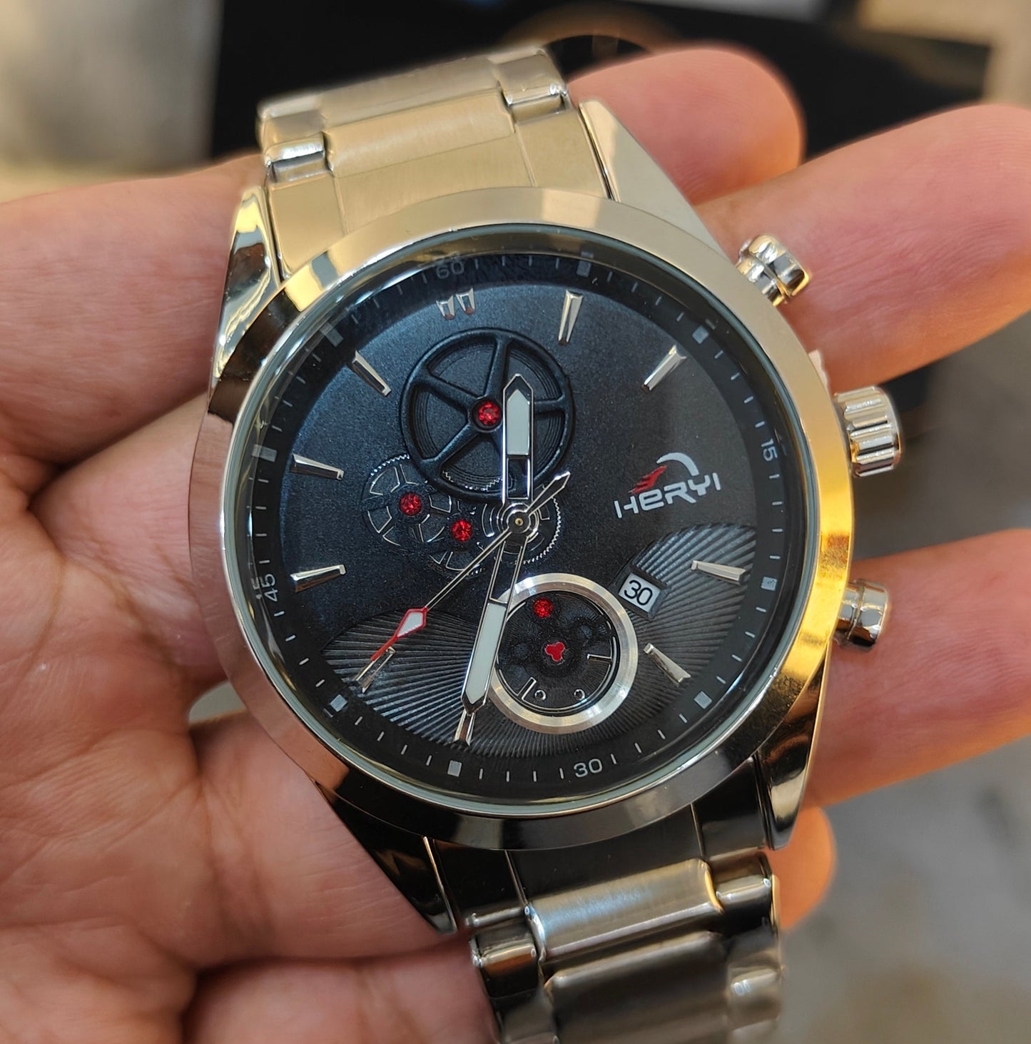 HERYI SPORTY BLACK DIAL STAINLESS STEEL WATCH FOR MEN