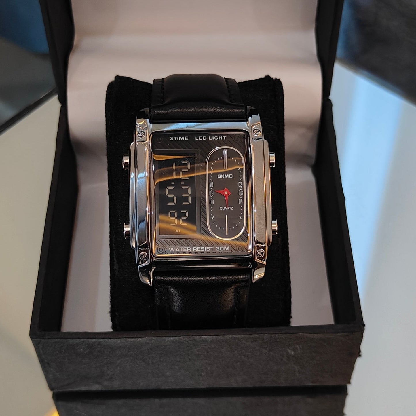 SKMEI-1868 3ATM STRAP LED LUMINOUS WATERPROOF WATCH SILVER DIAL