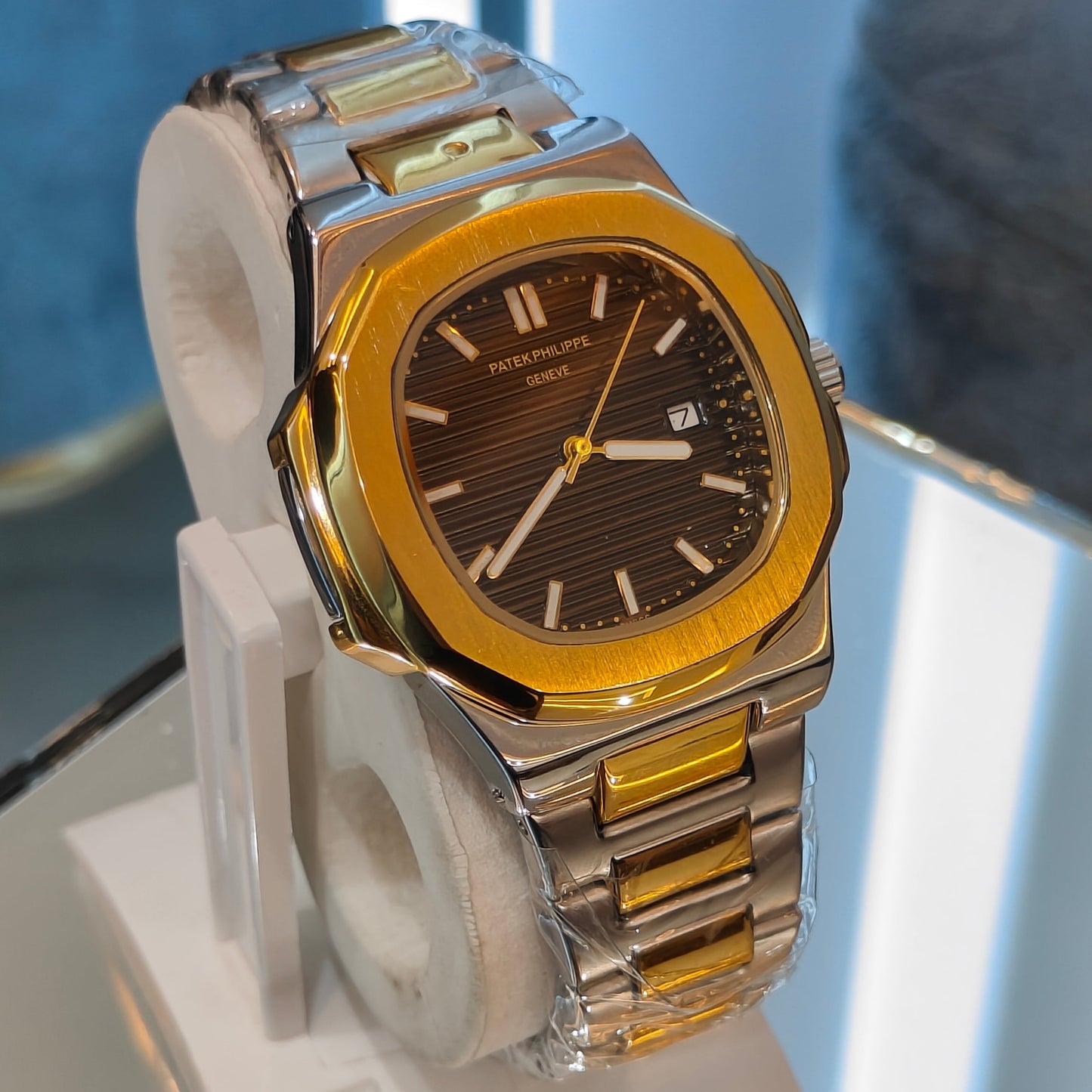 PP NAUTILUS STAINLESS STEEL TWO TONE BLACK DIAL